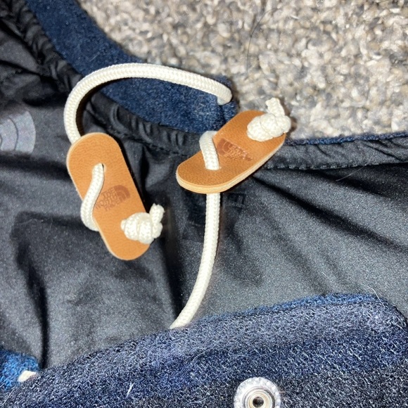 The north face jacket hood button on dark blue checkered plaid snaps - Picture 4 of 6